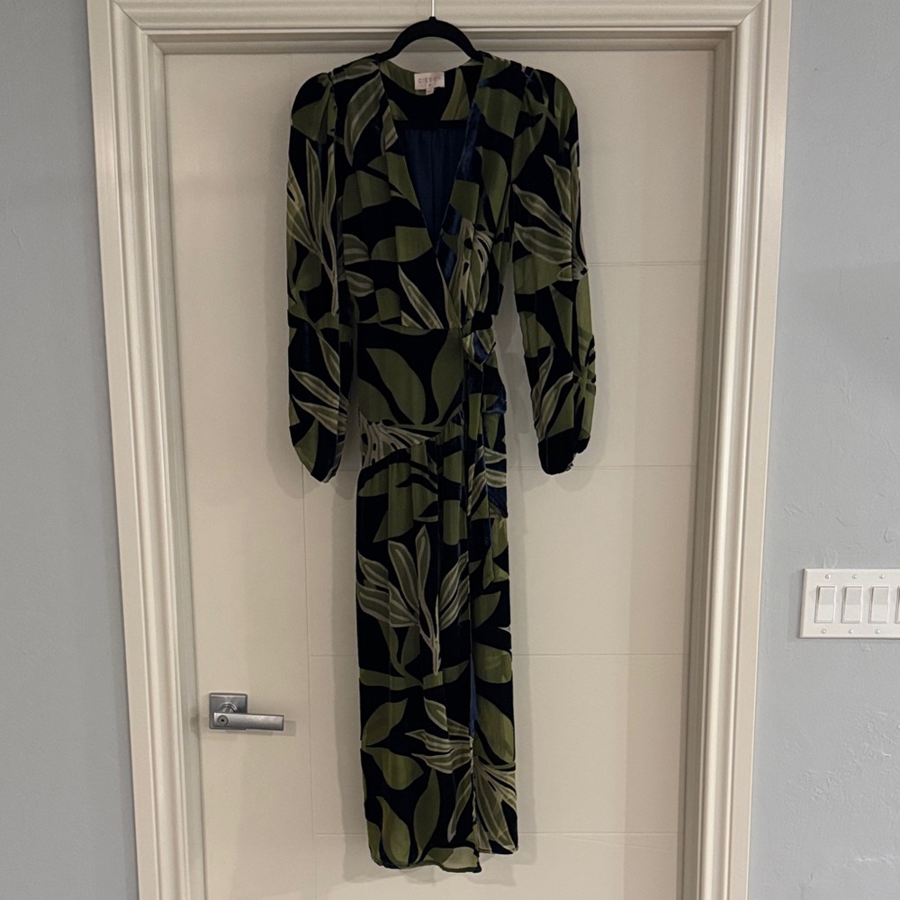 Chic Olive and Blue Leaf Print Long Sleeve Wrap Dress. Size XS
